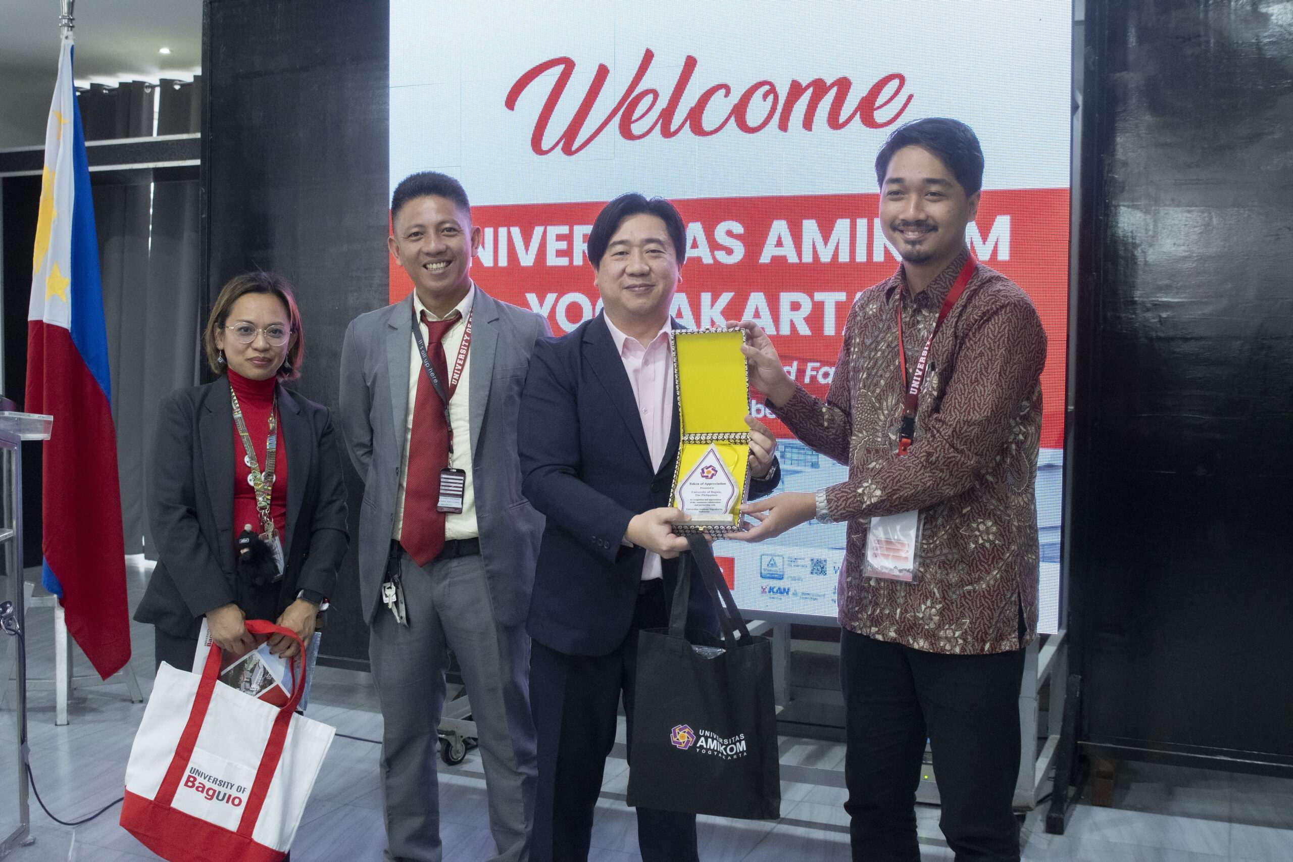 Yumshoq MFM porno video Yetuk ona porno