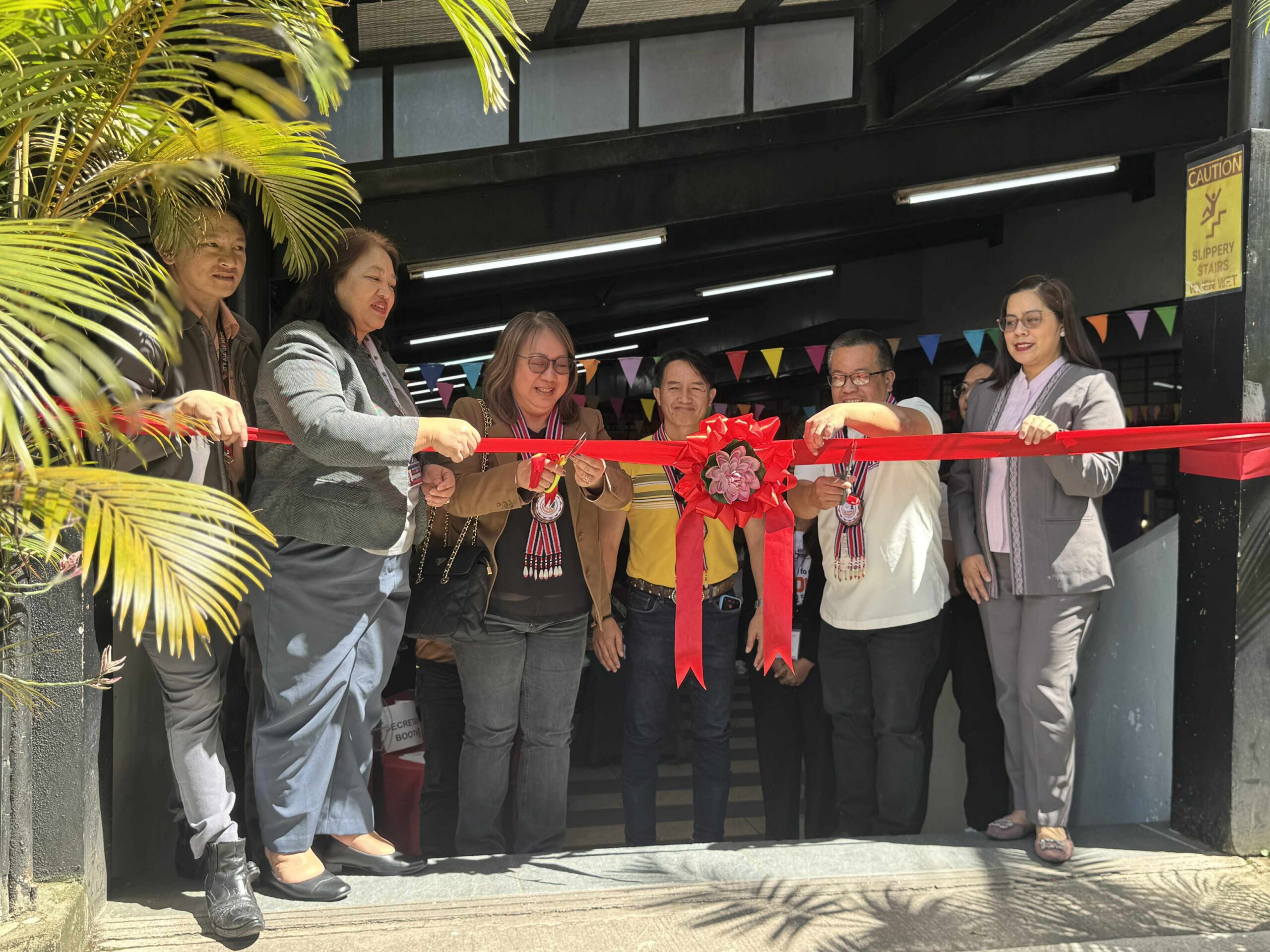 Bir qismli mayo pornosidagi qiz Shou qizlar porno film